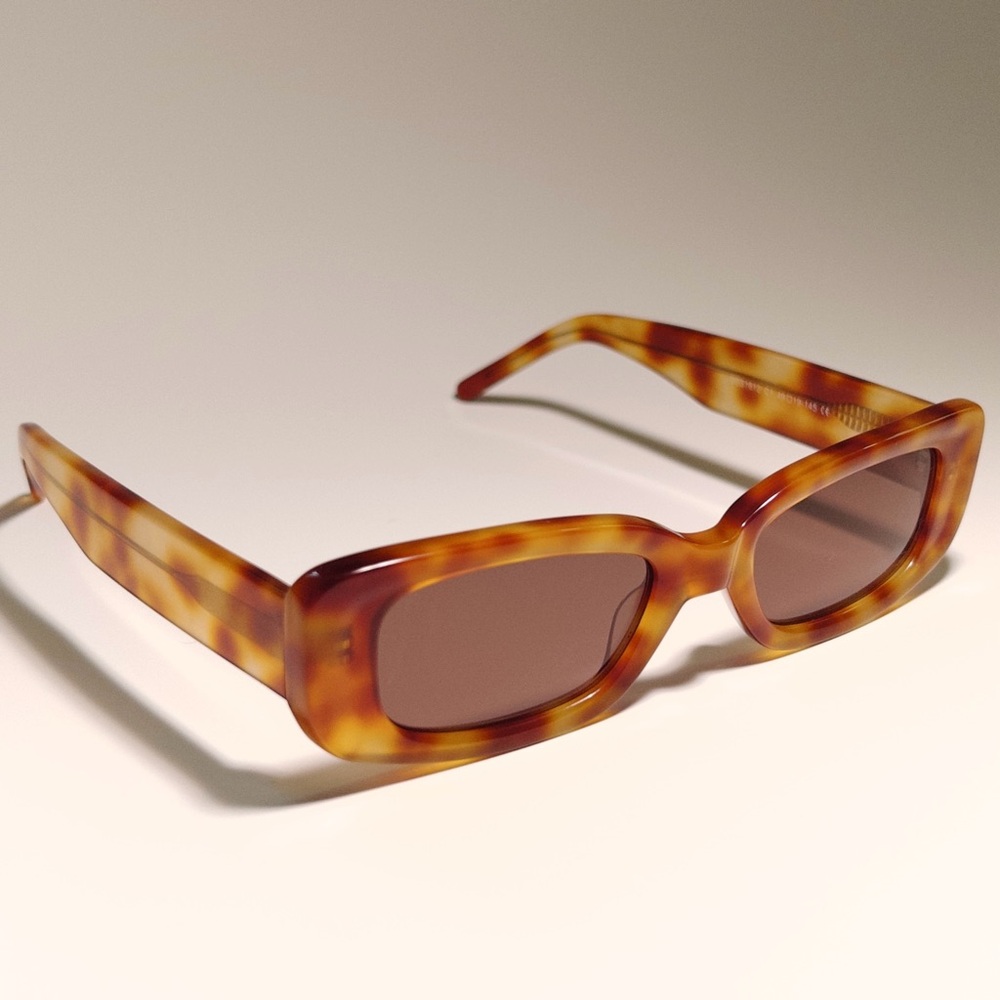 brown-orange tortoise shell frame rectangle sunglasses with brown tinted lens